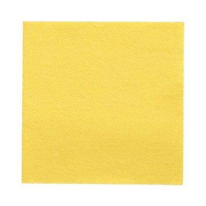 Um PAPSTAR guardanapo "DAILY Collection" 1/4-dobra (32x32 cm) da PAPSTAR GmbH, em amarelo com padrão de estrutura discreta e bordas retas, está ilustrado plano sobre um fundo branco – perfeito para decoração de mesa elegante.
