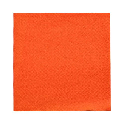 Sobre um fundo branco está ilustrado um simples guardanapo laranja PAPSTAR "DAILY Collection" (1/4-dobra, 32x32 cm) da PAPSTAR GmbH, cuja superfície é lisa e sem marcas.