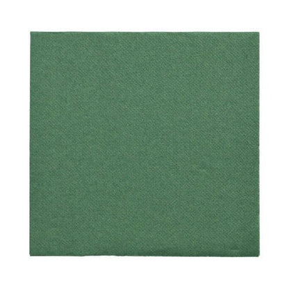 Um único 150 guardanapos "DAILY Collection" 32 x 32 cm da PAPSTAR GmbH em verde está cuidadosamente dobrado sobre um fundo branco, com uma cor sólida e um padrão de textura discreto para um visual de alta qualidade.