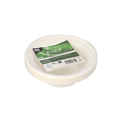 Uma pilha de doze tigelas descartáveis brancas da PAPSTAR GmbH em filme retrátil. O rótulo verde e branco traz a inscrição "PAPSTAR 12 tigelas, bagaço de cana 'puro'" e mostra informações do produto e logotipos de certificação. As tigelas são feitas de bagaço de cana e são biodegradáveis. O fundo é simplesmente branco.