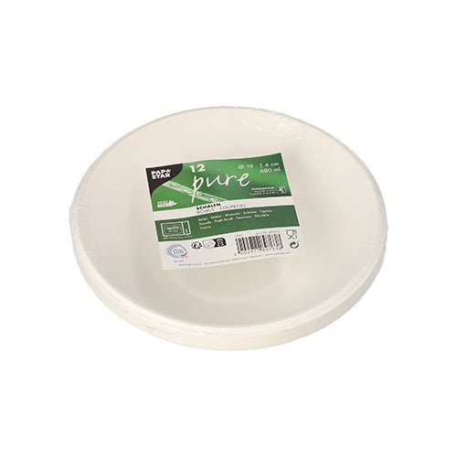 Uma pilha de doze PAPSTAR 12 tigelas, bagaço de cana "puro" da PAPSTAR GmbH, pratos descartáveis brancos, redondos e ecológicos, embrulhados em plástico com um rótulo verde e branco com detalhes do produto, bem como símbolos de reciclagem e compostabilidade (biodegradável).