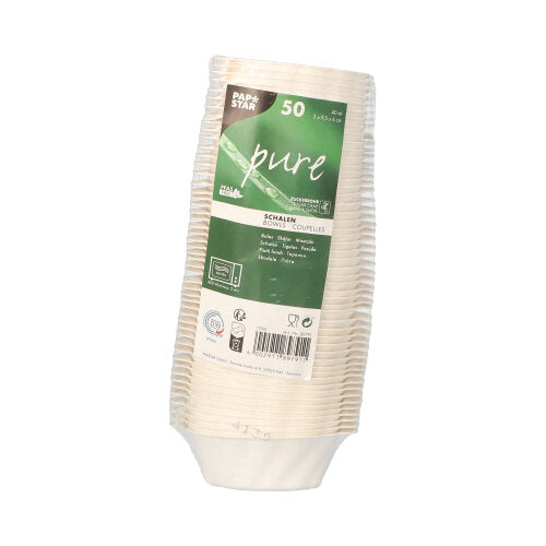 Uma pilha de 50 tigelas de finger food PAPSTAR em cana-de-açúcar, branco, 3x9,5x6 cm "Wave" da PAPSTAR GmbH, embrulhadas em plástico com informações do produto e símbolos de reciclagem, como indicação de embalagens de finger food sustentáveis.