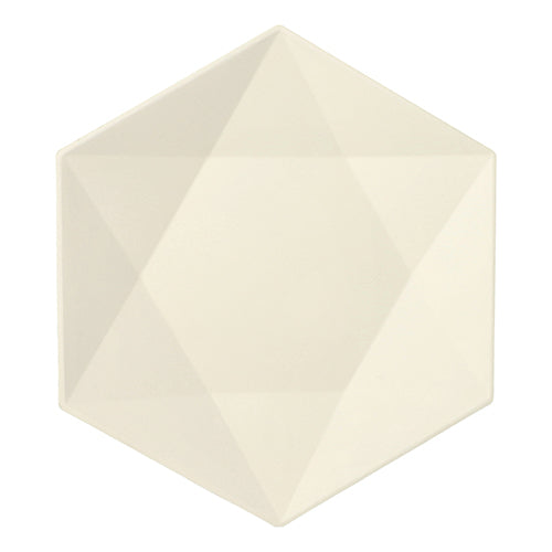Um prato hexagonal, branco, ecológico, com linhas claras da PAPSTAR GmbH - PAPSTAR Prato de cana-de-açúcar "puro" hexagonal (25 unidades) - está sobre um fundo branco simples.