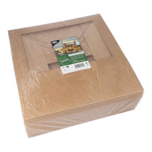 Uma pilha de caixas de cupcakes quadradas de 25 PAPSTAR 10 cm com janela de visualização de PLA da PAPSTAR GmbH está embalada em plástico; no topo há uma etiqueta de produto com imagens e texto.