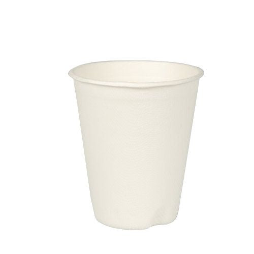 O copo de bebida de cana-de-açúcar "pure", branco, 8 cm da PAPSTAR GmbH é mostrado contra um fundo branco. O copo sustentável é ideal para bebidas quentes e vem embalado em filme retrátil em um pacote de 12 unidades.