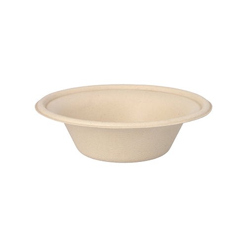 A tigela natural e redonda PAPSTAR feita de cana-de-açúcar "pure" (Ø 15,5 cm, 380 ml) da PAPSTAR GmbH é mostrada de lado sobre um fundo branco. A tigela descartável biodegradável é fornecida em um pacote de 50.