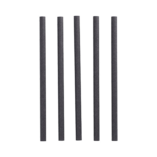 Cinco palhas de agitar de papel pretas cilíndricas PAPSTAR 100 Ø 10 mm · 21 cm da PAPSTAR GmbH estão verticalmente alinhadas em frente a um fundo branco – ideal para anfitriões conscientes do ambiente.