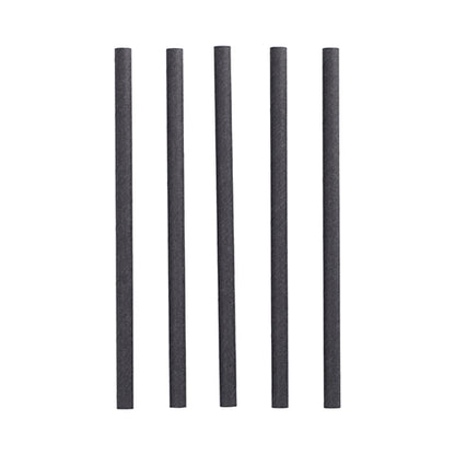 Cinco palhas de agitar de papel pretas cilíndricas PAPSTAR 100 Ø 10 mm · 21 cm da PAPSTAR GmbH estão verticalmente alinhadas em frente a um fundo branco – ideal para anfitriões conscientes do ambiente.