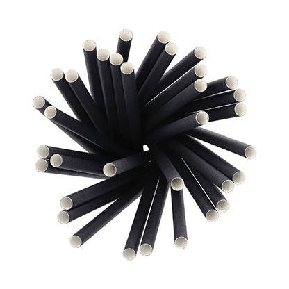 Uma vista de cima dos PAPSTAR 100 palhas de agitar de papel Ø 10 mm · 21 cm da PAPSTAR GmbH, dispostas em círculo – palhas de papel pretas biodegradáveis com interior branco, ideal para anfitriões conscientes do ambiente e para um prazer sustentável dos batidos.