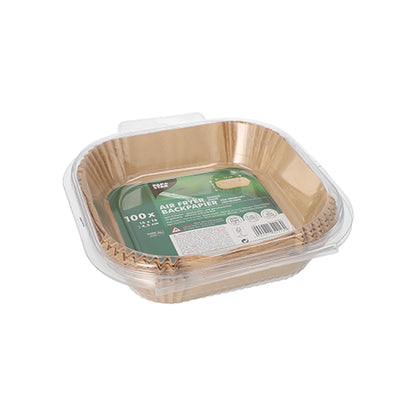 Um recipiente de plástico transparente da PAPSTAR GmbH contém uma pilha de PAPSTAR 100 papéis de forno para fritadeiras de ar quente quadrados, marrons e quadrados, com um rótulo verde antiaderente com detalhes do produto na parte superior.
