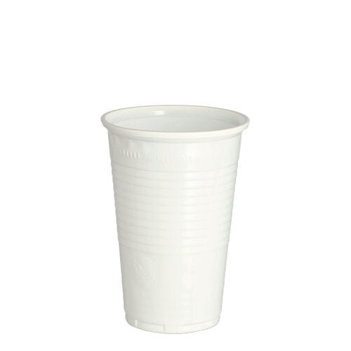 Um copo Starpak 100 branco (PP, 0,2 l, Ø 7,03 cm, 9,9 cm) está em pé sobre um fundo branco - prático para uso diário. Embalagem: Filme com 100 unidades.