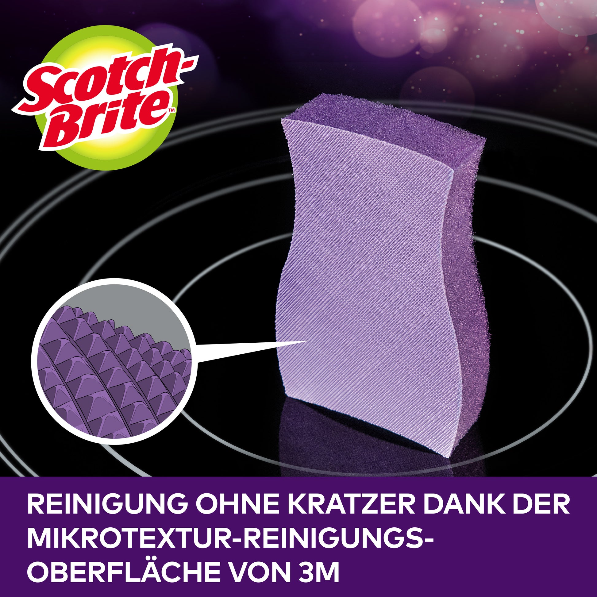 Ein Scotch-Brite™ Glaskeramik-Reinigungsschwamm von 3M Deutschland GmbH (3 Stück pro Packung) mit texturierter Oberfläche wird gezeigt. Eine Vergrößerung hebt die 3M-Mikrostruktur für kratzfreies Reinigen von Glaskeramik hervor.