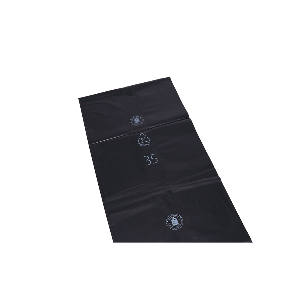 Sacos de lixo DEISS 95076 planos e retangulares da EMIL DEISS KG (GmbH + Co.) feitos de plástico preto robusto, impressos com símbolos brancos e o número 35, estão sobre um fundo branco - ideal para a eliminação comercial.