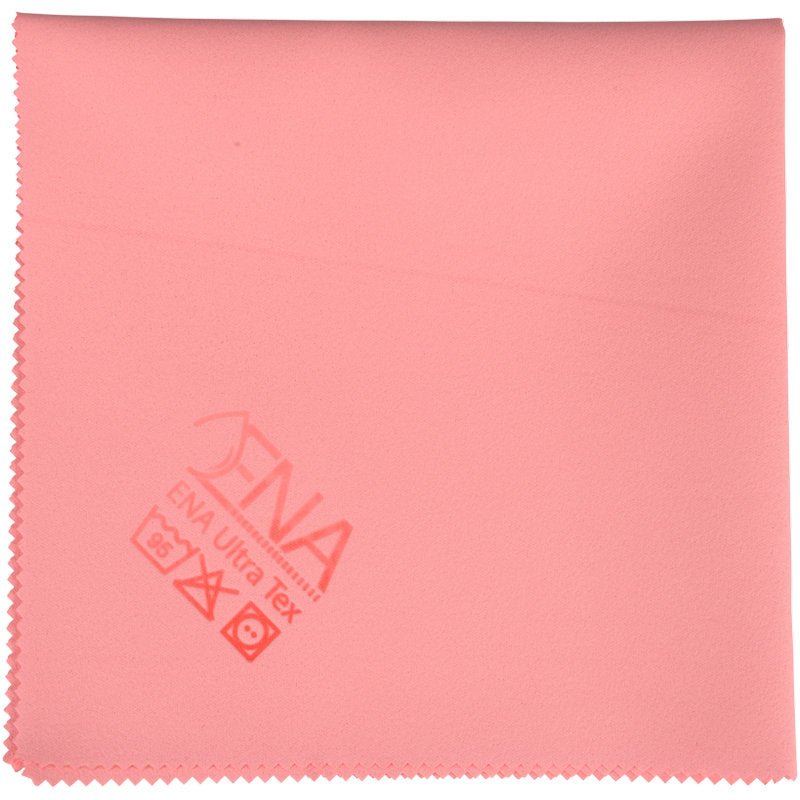 O pano ENA Ultra Tex PU da Abena Re-Seller GmbH é um pano de limpeza quadrado, rosa (38x37 cm) com bordas em ziguezague para uma limpeza sem manchas e um logotipo da marca impresso e símbolos de cuidado em um canto.