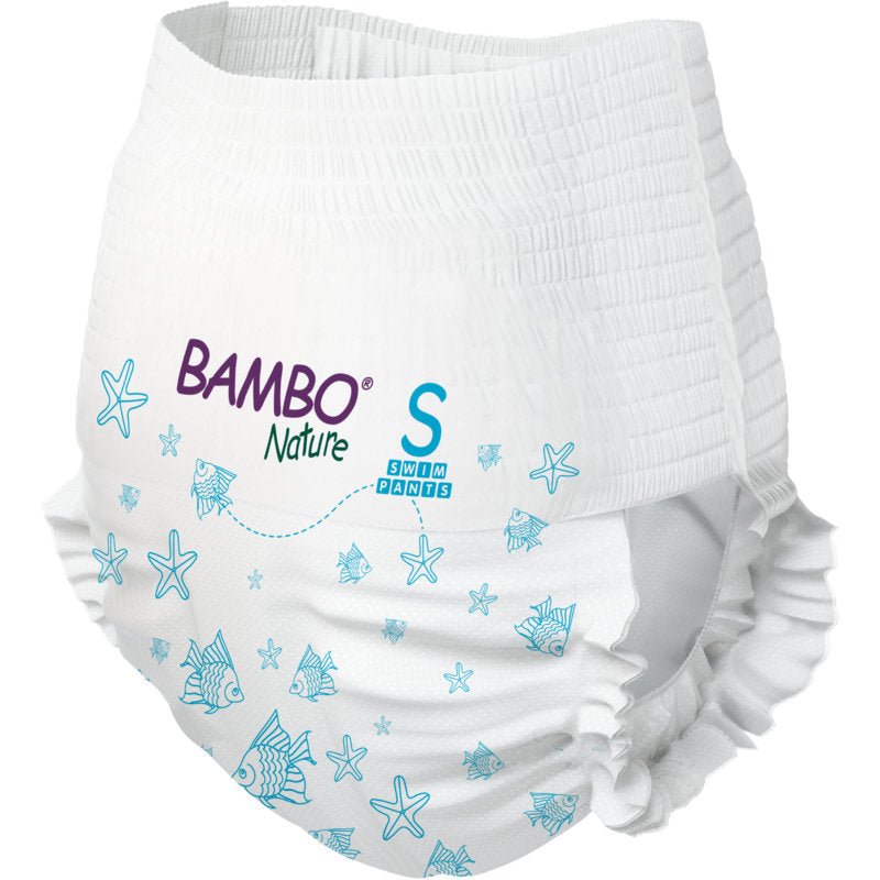 As fraldas de banho Bambo Nature, Tam. S, 7-12 kg (embalagem com 12 unidades) da Abena Re-Seller GmbH são fraldas de banho brancas com padrões de peixes e estrelas do mar azuis, bem como cintura e pernas elásticas. Ideal para bebés.