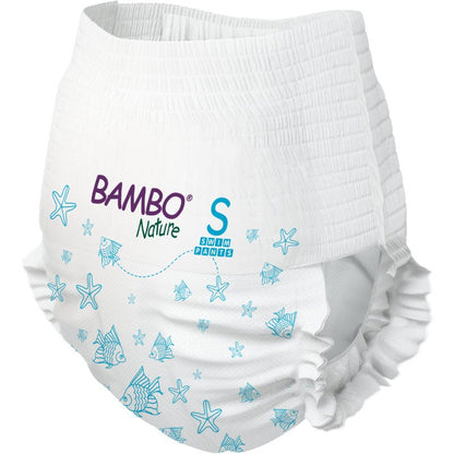 As fraldas de banho Bambo Nature, Tam. S, 7-12 kg (embalagem com 12 unidades) da Abena Re-Seller GmbH são fraldas de banho brancas com padrões de peixes e estrelas do mar azuis, bem como cintura e pernas elásticas. Ideal para bebés.