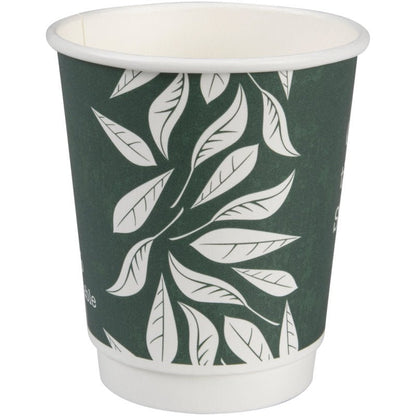 O copo de café de parede dupla Bio "Green Leaves" da Abena Re-Seller GmbH é um copo de papel verde com bordo branco e design de folhas, feito de materiais sustentáveis. O copo vazio está de pé sobre um fundo simples.