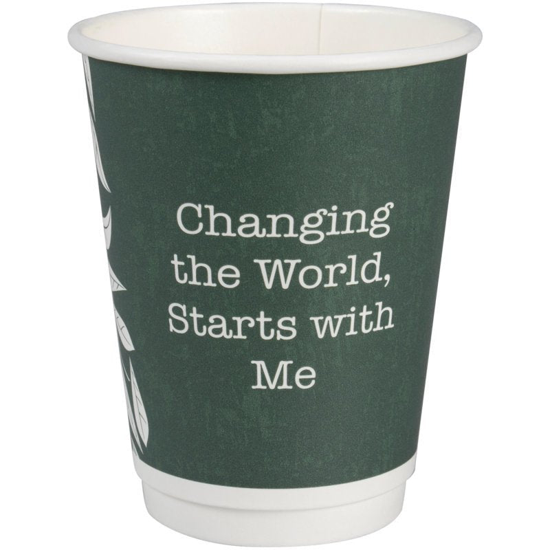 O copo de café de parede dupla Bio "Green Leaves" da Abena Re-Seller GmbH é um copo verde e ecológico com o texto branco "Changing the World, Starts with Me" e um design parcial de folhas brancas no lado esquerdo.