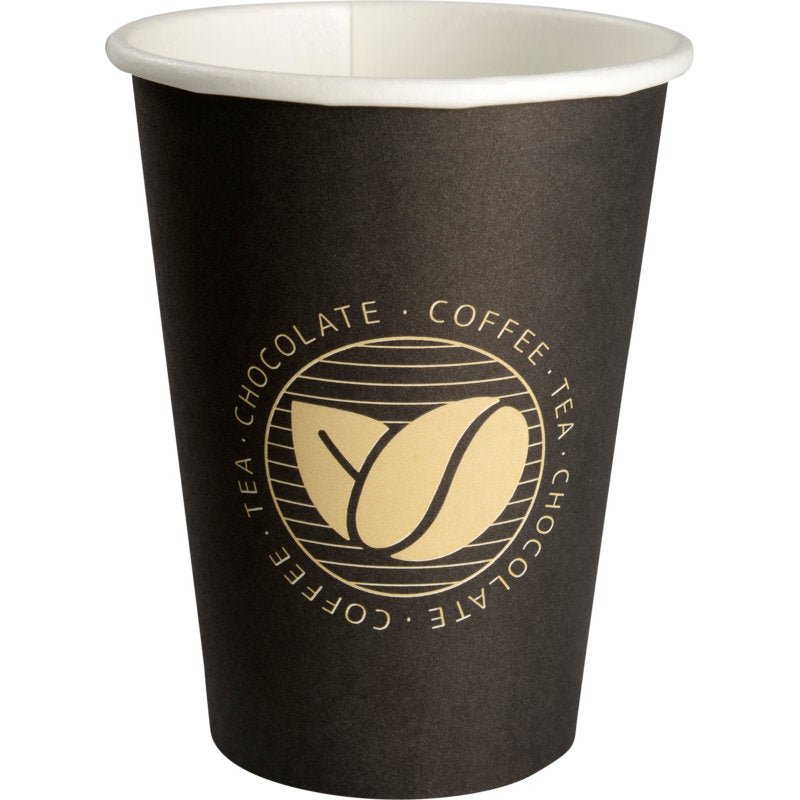 A chávena de café "Beans" da Abena Re-Seller GmbH é preta com interior branco e um logotipo circular dourado com grãos de café e as palavras "COFFEE", "TEA" e "CHOCOLATE" - ideal para qualquer amante de café.