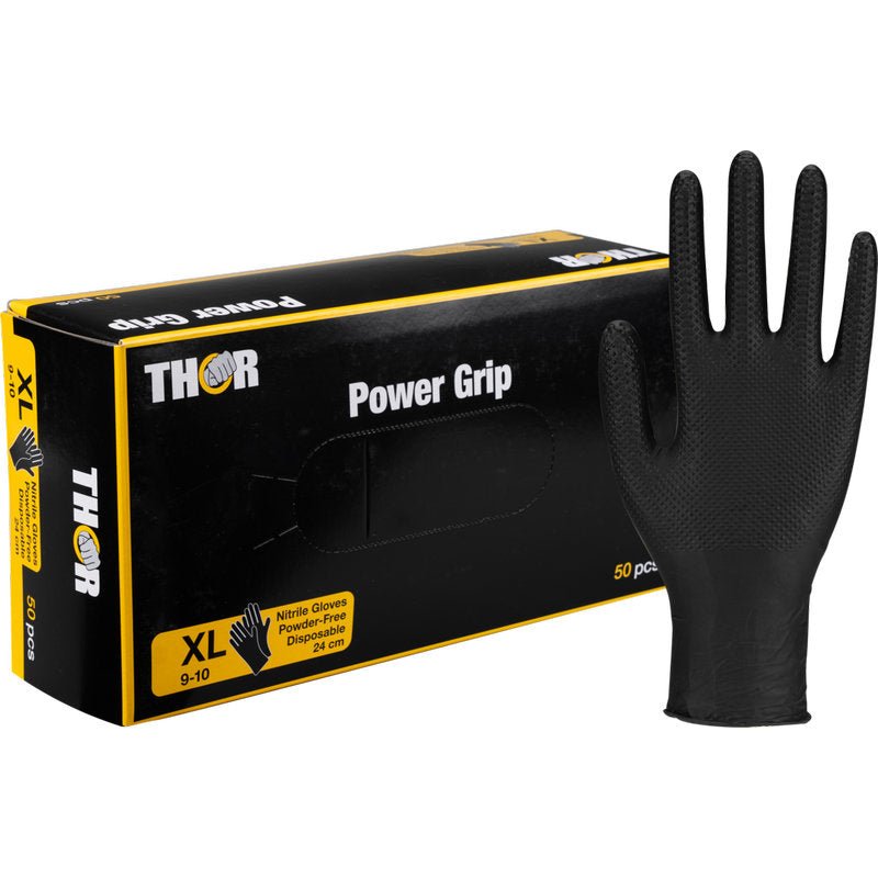Uma caixa preta com a inscrição "Thor Power Grip, Preto" da Abena Re-Seller GmbH mostra luvas de nitrilo tamanho XL para treino de força ou levantamento de peso. Uma luva em pé está ao lado da caixa, que contém 50 luvas sem pó.