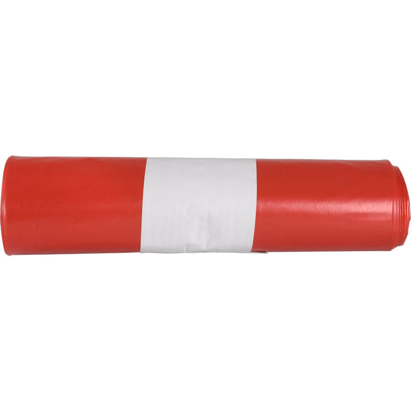 Ein aufgerollter roter Abfallsack für Sækko Boy 60 (55 my LDPE Recycled) der Abena Re-Seller GmbH mit einem breiten weißen Mittelstreifen aus umweltfreundlichem Kunststoff, von der Seite betrachtet auf weißem Hintergrund.