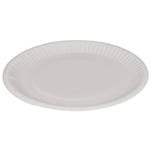 Der Pappteller Rund, Weiß der Abena Re-Seller GmbH ist ein runder, weißer Einwegteller mit geriffeltem Rand - umweltfreundlich und perfekt für umweltbewusste Veranstaltungen.