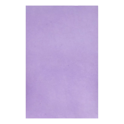 Uma folha de papel violeta pastel com textura suave, semelhante ao papel de filtro para bandeja Dental Kreppauflage da AMPri Handelsgesellschaft mbH em várias cores, apresentada verticalmente em um fundo branco.
