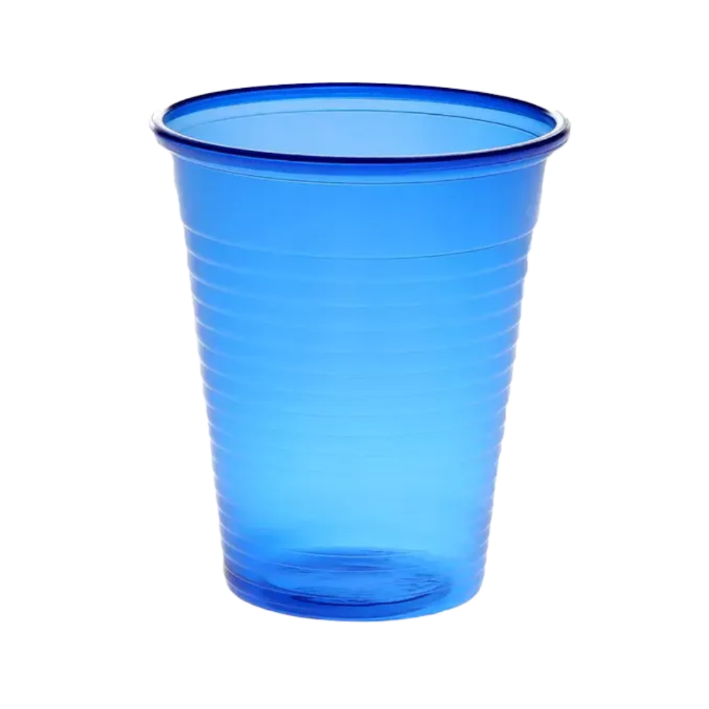 O copo de enxaguante bucal AMPri Dental PP da AMPri Handelsgesellschaft mbH apresenta um tom azul brilhante, típico dos copos de enxaguante bucal descartáveis usados em consultórios dentários. Este copo de 180 ml feito de polipropileno translúcido possui um design cilíndrico elegante com uma borda suavemente alargada e ranhuras horizontais, todos apresentados contra um fundo branco simples.