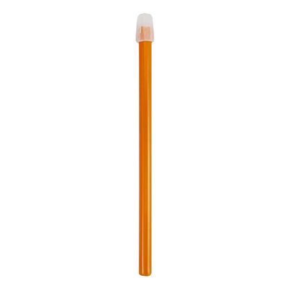 O design simples do sugador de saliva dental AMPri, disponível nos tamanhos 130 mm e 150 mm, é elegantemente capturado neste lápis laranja com borracha branca. A aparência impecável do lápis se destaca em um fundo branco simples, enfatizando sua simplicidade e elegância.