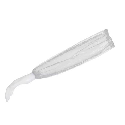 Um braço de manequim branco apresenta um protetor de manga AMPri MED-COMFORT PE, com 40 x 20 cm de tamanho, feito de polietileno transparente, sendo assim perfeito para a indústria alimentar. A manga se estende do pulso até acima do cotovelo em um fundo simples e branco. Este produto é da AMPri Handelsgesellschaft mbH.