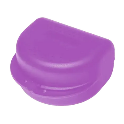 A caixa de aparelho dental AMPri PP para adultos, disponível em várias cores e com dimensões de 80x80x45 cm, é fabricada pela AMPri Handelsgesellschaft mbH em polipropileno durável. Possui uma tampa articulada e um design liso e arredondado, ideal para garantir trabalhos ortodônticos.