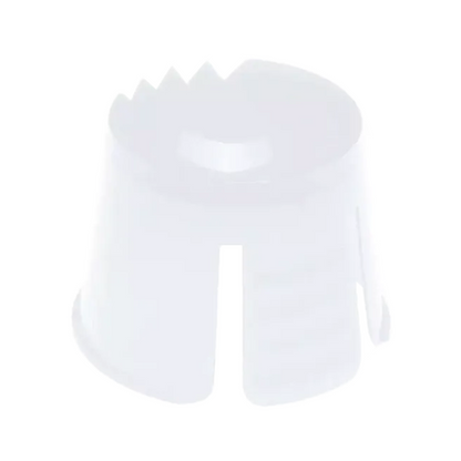 Um artigo de plástico branco com forma cilíndrica e bordas onduladas, que se assemelha ao recipiente descartável AMPri PP Dappen da AMPri Handelsgesellschaft mbH. É feito de polipropileno, tem uma parte superior aberta e fendas verticais nas laterais, geralmente usadas para porcionamento e mistura de materiais dentários.