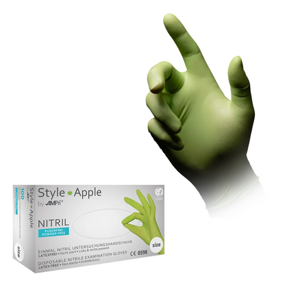 A imagem mostra uma mão com uma luva verde, formando um 'L' com os dedos em um fundo branco. Abaixo da mão há uma caixa com a inscrição 'Style Apple von AMPri Handelsgesellschaft mbH', contendo luvas de exame descartáveis de nitrilo verde maçã da MED-COMFORT, que são tanto sem látex quanto sem pó. Na caixa está ilustrada uma luva verde.