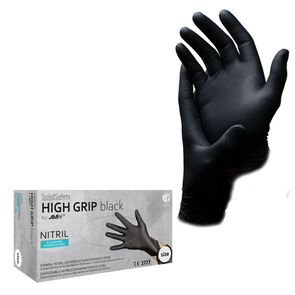As luvas de proteção química AMPri SolidSafety High Grip Black Nitril, apresentadas na embalagem da marca AMPri Handelsgesellschaft mbH, são sem pó e estão disponíveis nos tamanhos de S a XXL. Estas luvas profissionais oferecem uma superfície texturizada que melhora a aderência e as torna perfeitas para tarefas exigentes.