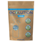 O saco castanho com a inscrição "Dr. Schnell ECOLUTION FOROL STICKS" da DR.SCHNELL GmbH & Co. KGaA contém 60g de sticks de limpeza universal em pó, que permitem uma limpeza amiga do ambiente com redução de CO₂ e poupança de material de embalagem.