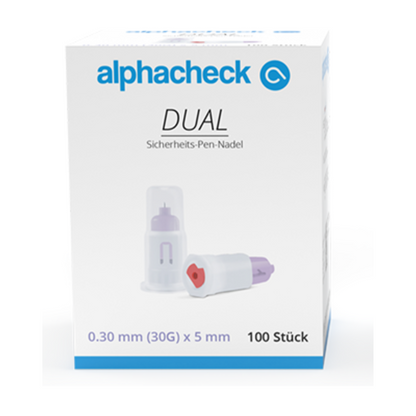 Na imagem está uma caixa de agulhas de caneta de segurança Alphacheck DUAL, vários tamanhos da Berger Med GmbH. A caixa contém 100 agulhas, cada uma com um tamanho de 0,30 mm (30G) x 5 mm. O design consiste em uma agulha em uma capa protetora e outra agulha fora, o que destaca a dupla segurança.