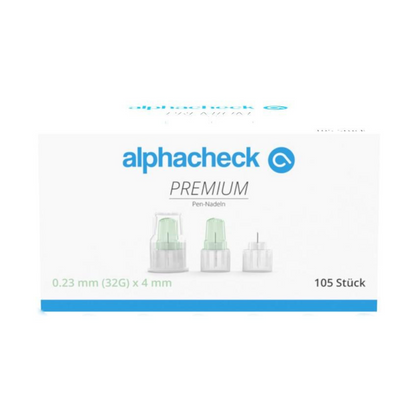 Uma caixa branca com a inscrição "Alphacheck PREMIUM Pen-Nadeln, verschiedene Größen" em design verde-azul, concebida para minimizar a dor na administração de insulina. Ela contém 105 unidades nas dimensões 0,23 mm (32G) x 4 mm. Na frente, estão ilustradas três agulhas de caneta da Berger Med GmbH.