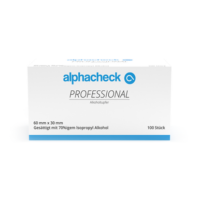 Uma caixa branco-azul de Alphacheck Professional Toalhetes de Álcool 3 x 6 cm | Embalagem (100 unidades) da Berger Med GmbH contém 100 unidades, cada uma com 60 mm x 30 mm, embebidas em 70% de álcool isopropílico. O produto está rotulado para fácil identificação tanto em alemão quanto em inglês, sendo assim ideal para desinfecção da pele.