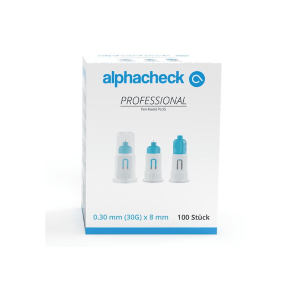 Uma caixa de agulhas Alphacheck Professional Pen PLUS, de vários tamanhos. A caixa branca com detalhes azuis contém 100 agulhas esterilizadas, de 0,30 mm (30G) x 8 mm, para injeções de insulina. A frente da embalagem apresenta imagens de três agulhas para caneta, com texto a azul e preto da Berger Med GmbH.