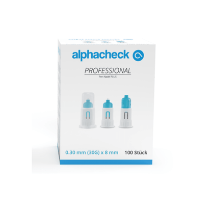 Uma caixa de agulhas Alphacheck Professional Pen PLUS, de vários tamanhos. A caixa branca com detalhes azuis contém 100 agulhas esterilizadas, de 0,30 mm (30G) x 8 mm, para injeções de insulina. A frente da embalagem apresenta imagens de três agulhas para caneta, com texto a azul e preto da Berger Med GmbH.