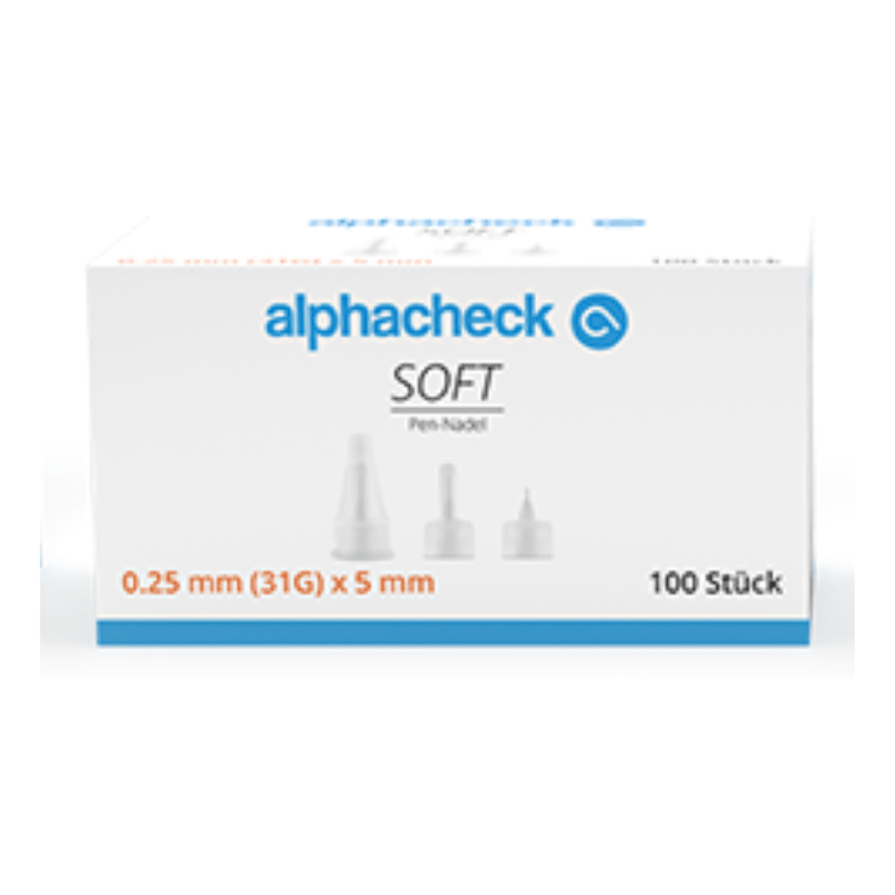 Mostrada está uma caixa branca com a inscrição "Alphacheck soft Pen-Nadeln, verschiedene Größen, 100 Stück/Packung" da Berger Med GmbH, que contém 100 unidades. A caixa mostra imagens de três tipos diferentes de agulhas, ideais para a injeção de insulina, e indica no canto inferior esquerdo em letras laranja "0,25 mm (31G) x 5 mm" e no canto inferior direito "100 Stück".