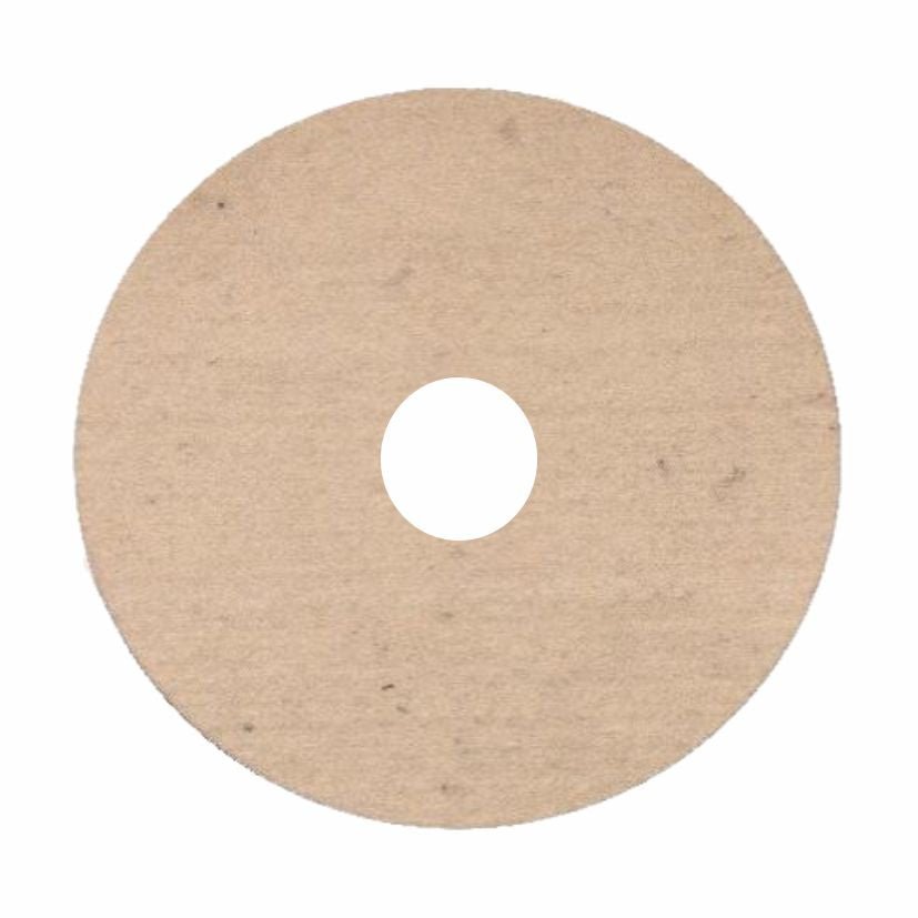 Um disco plano, redondo e bege com um orifício central, semelhante ao Arcora Feltro Profissional Almofada de Polimento de Lã de Ovelha (17", 432 mm) da Arcora International GmbH para polir pisos de madeira com máquinas até 350 RPM. O fundo é branco.