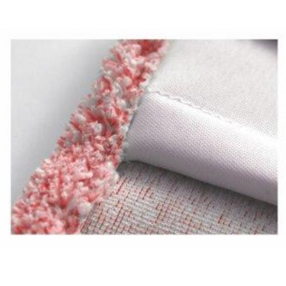 Visão aproximada do Arcora Micro Red - Fc Ohne Deckblatt da Arcora International GmbH: borda do tecido com acabamento estruturado rosa e branco, fio de microfibra para excelente absorção de sujeira, costuras brancas e uma superfície levemente tecida. A caixa contém 50 unidades.