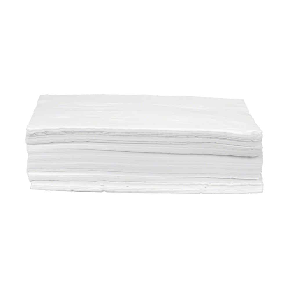 Uma pilha de B. Braun Os toalhetes Askina® Cel de celulose para pensos, não branqueados, encontram-se sobre um fundo branco simples. Estes toalhetes brancos, que são utilizados como celulose para pensos no tratamento de feridas, estão empilhados de forma ordenada, de modo a que as suas numerosas camadas fiquem visíveis.
