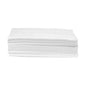 Uma pilha de B. Braun Os toalhetes Askina® Cel de celulose para pensos, não branqueados, encontram-se sobre um fundo branco simples. Estes toalhetes brancos, que são utilizados como celulose para pensos no tratamento de feridas, estão empilhados de forma ordenada, de modo a que as suas numerosas camadas fiquem visíveis.