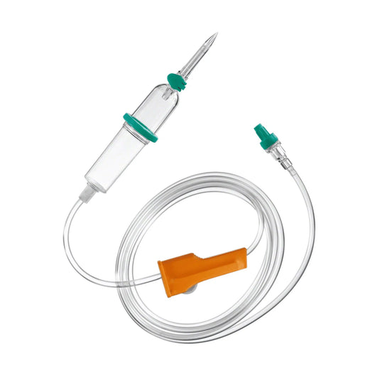 O B. Braun Conjunto de infusão Intrafix® SafeSet da B. Braun A Deutschland GmbH & Co. KG é um kit de administração intravenosa (IV) que inclui uma câmara de gotejamento transparente, uma agulha e um tubo longo e flexível com uma pinça de rolo laranja para um controlo preciso do fluxo. Este kit dispõe ainda de uma membrana filtrante AirStop e de uma porta de ligação verde, adequada para infusões por pressão e por gravidade.
