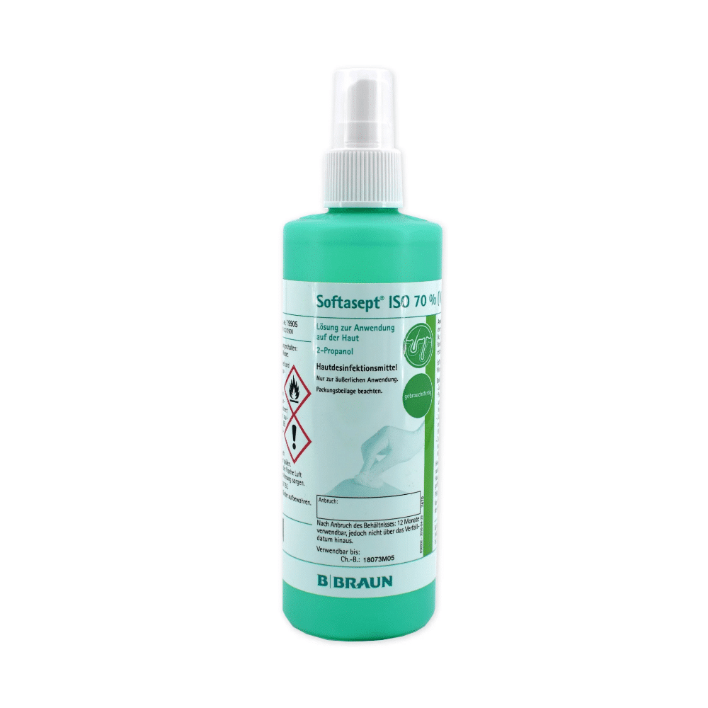 Uma garrafa verde com a inscrição „B. Braun Softasept ISO 70% Desinfecção de Pele“, equipada com um bico de spray e destinada à desinfecção da pele, contém um desinfetante alcoólico eficaz contra bactérias. O rótulo contém vários símbolos e avisos de segurança, e na parte inferior está o nome da marca „B. Braun Deutschland GmbH & Co. KG“ registrado.