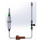 Imagem de um sistema de canalização com tubos e válvulas conectados. O sistema é composto por um componente cilíndrico vertical com um manômetro e um conjunto de infusão B.Braun ProSet Intrafix Primeline, 180 cm da B. Braun Deutschland GmbH & Co. KG, que contém conexões e tem uma caixa marrom na base.

