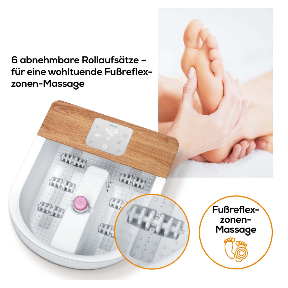 À esquerda está o Beurer FB 65 Wellness Spa para Pés da Beurer GmbH com elegantes detalhes em madeira e seis rolos de massagem removíveis para uma massagem revigorante de reflexologia podal. À direita, um par de mãos massageia o pé de uma pessoa. O texto em alemão diz "6 rolos removíveis para uma massagem relaxante de reflexologia podal".
