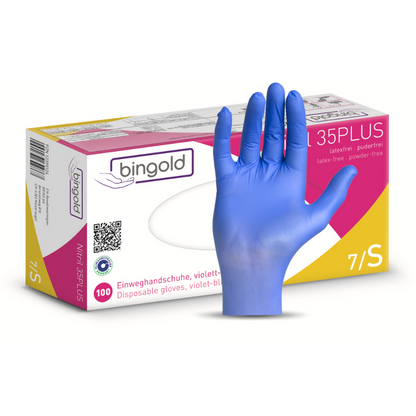 É mostrada uma luva azul Bingold Nitril 35PLUS da BINGOLD GmbH + Co. KG em frente a uma caixa com 100 luvas sem látex e sem pó do tamanho 7/S, Categoria III de EPI, Dispositivo médico Classe I, com texto em alemão e inglês.